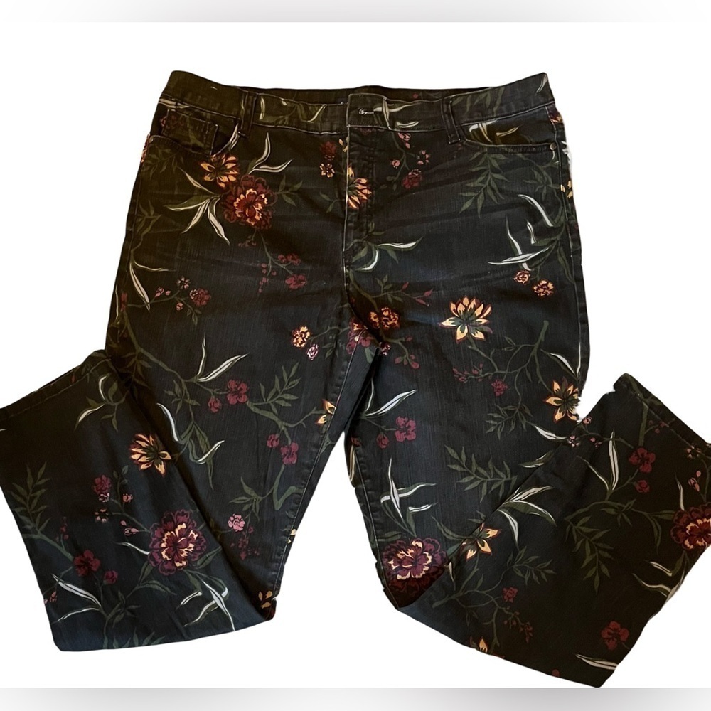 Bandolino Women's Amy Modern Straight Leg Jean Pants Black Floral Size 18 - Picture 2 of 4